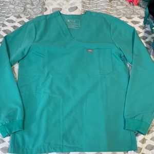 FIGS Men's Surgical Green Long sleeve scrub top